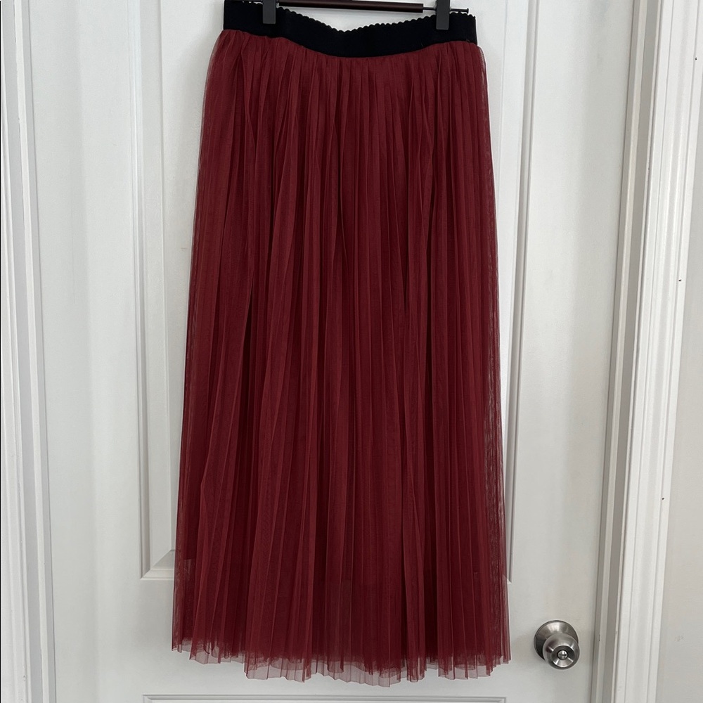 Zenana tulle pleated pull on skirt size medium